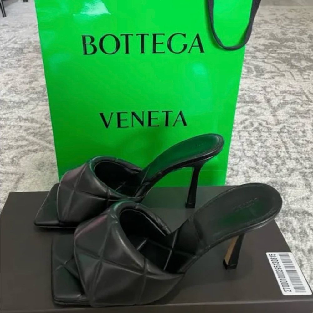 BOTTEGA VENETA
Nappa Quilted Rubber Lido Mule